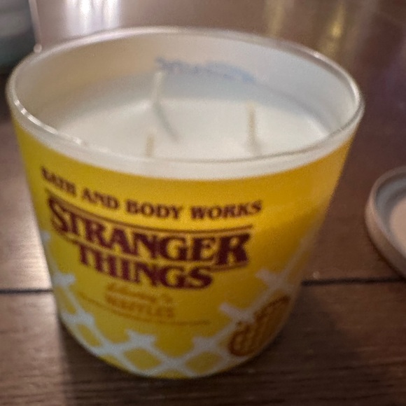 Bath & Body Works Yellow Stranger Things Candle Eleven’s Waffles - Picture 2 of 4